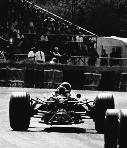 Le train arrière de la Lotus 49 avec son moteur V8 Ford Cosworth Le train arrière de la Lotus 49 avec son moteur V8 Ford Cosworth